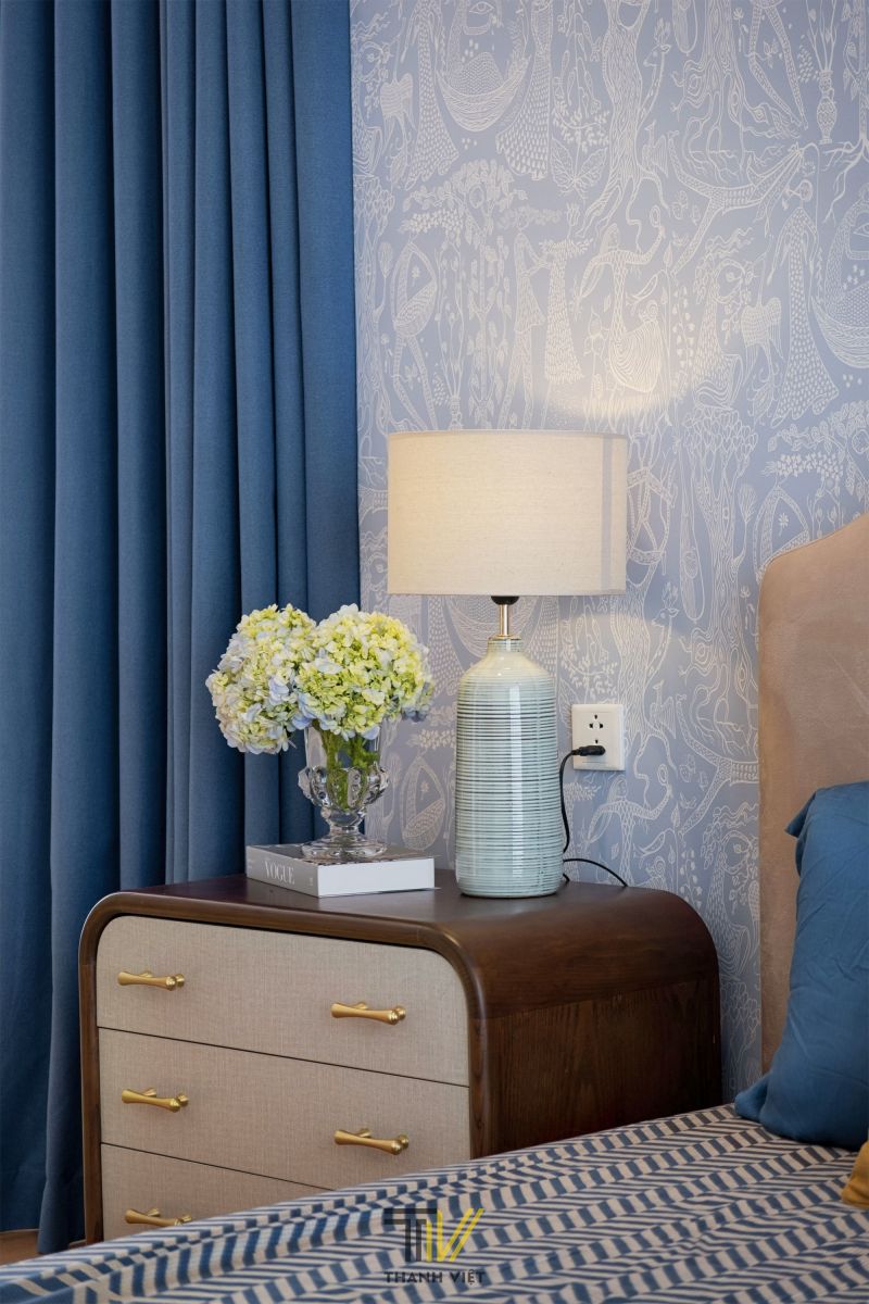 Bàn đầu giường tiện nghi