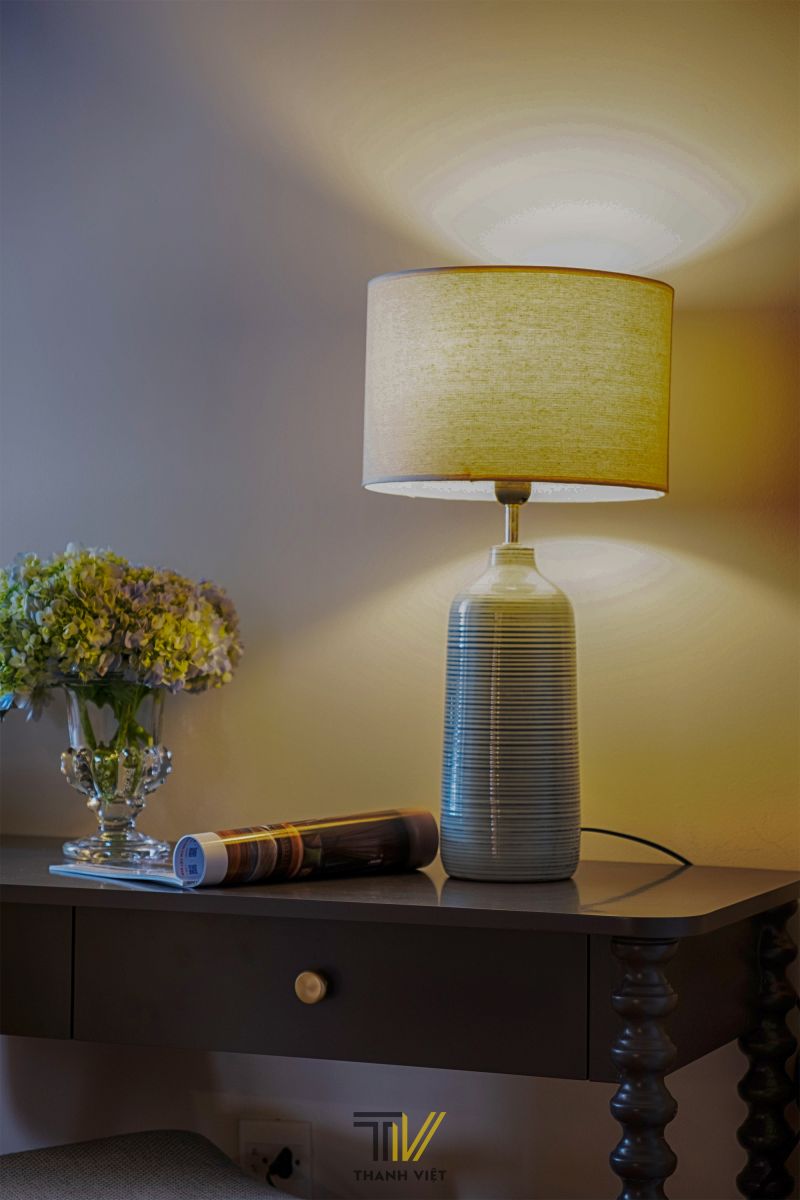 Đèn bàn ấm áp cho phòng ngủ
