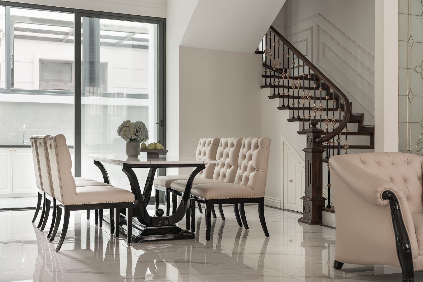 phòng ăn sáng thoáng mát