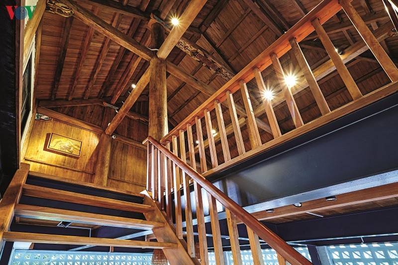 Cầu thang gỗ kiểu nhà sàn