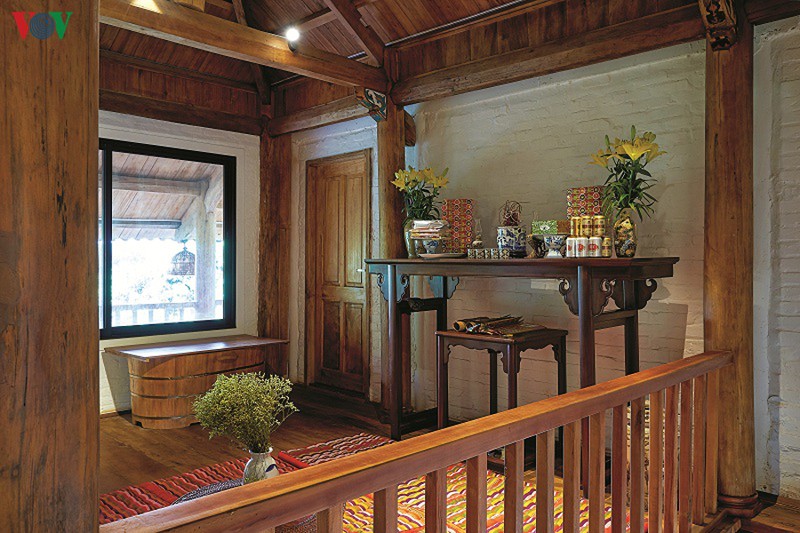  Khu vực bàn thờ sáng sủa