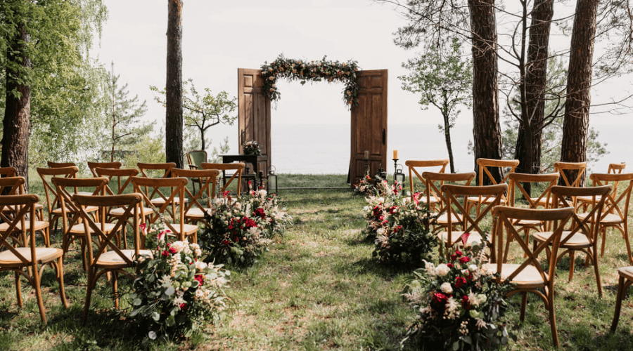 Tiệc cưới Rustic ngoài trời lãng mạn