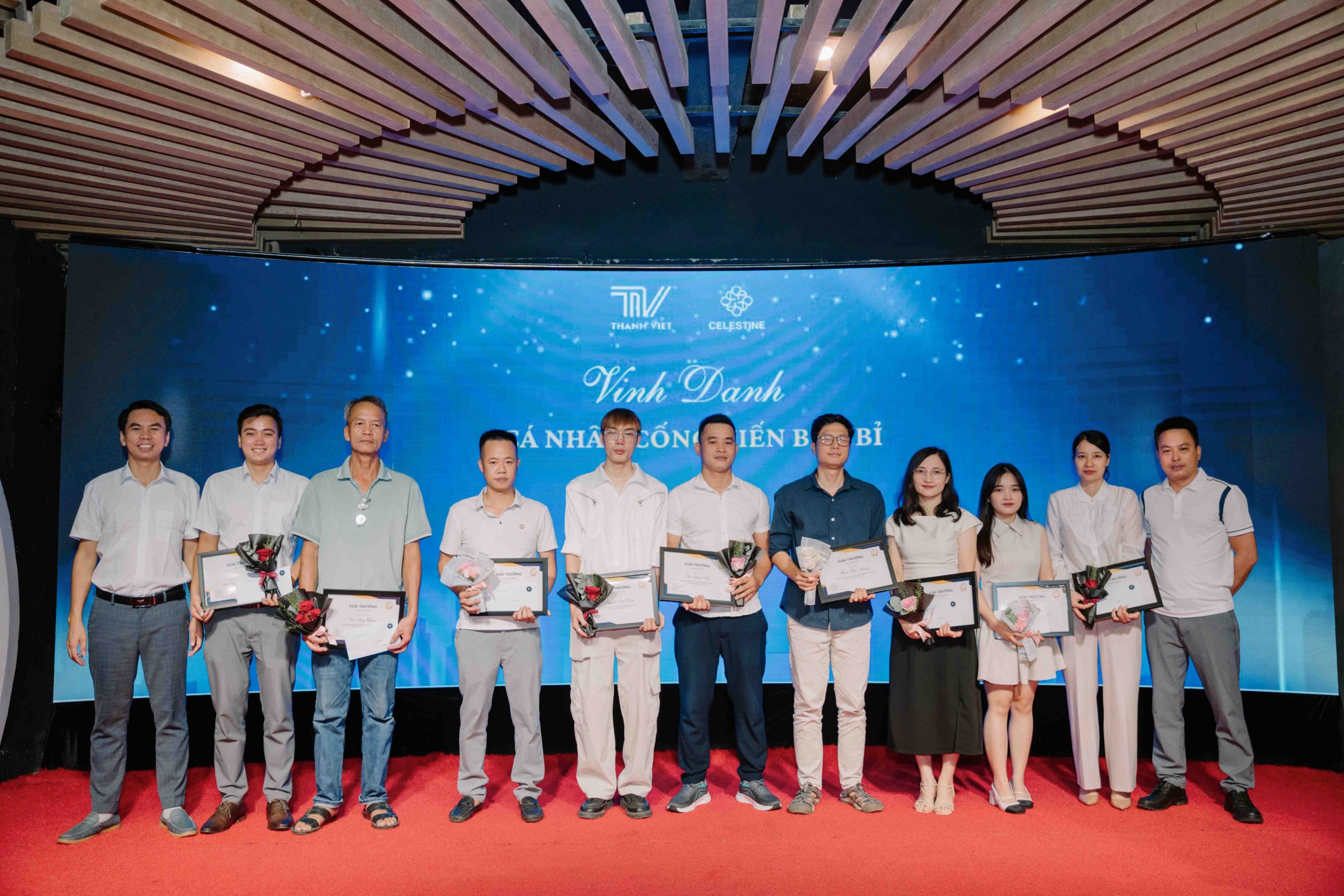 Vinh danh những cá nhân cống hiến bền bỉ