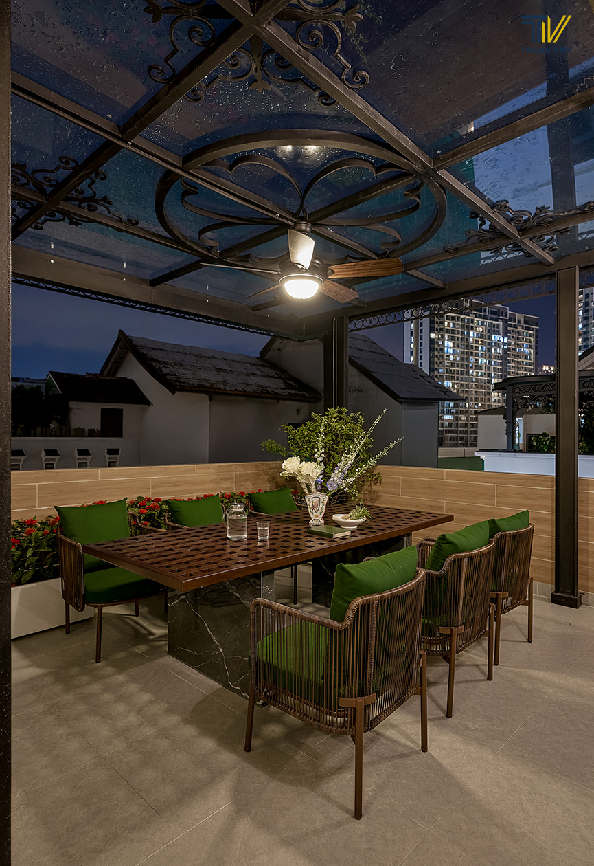 Khu vực bàn ăn ngoài trời