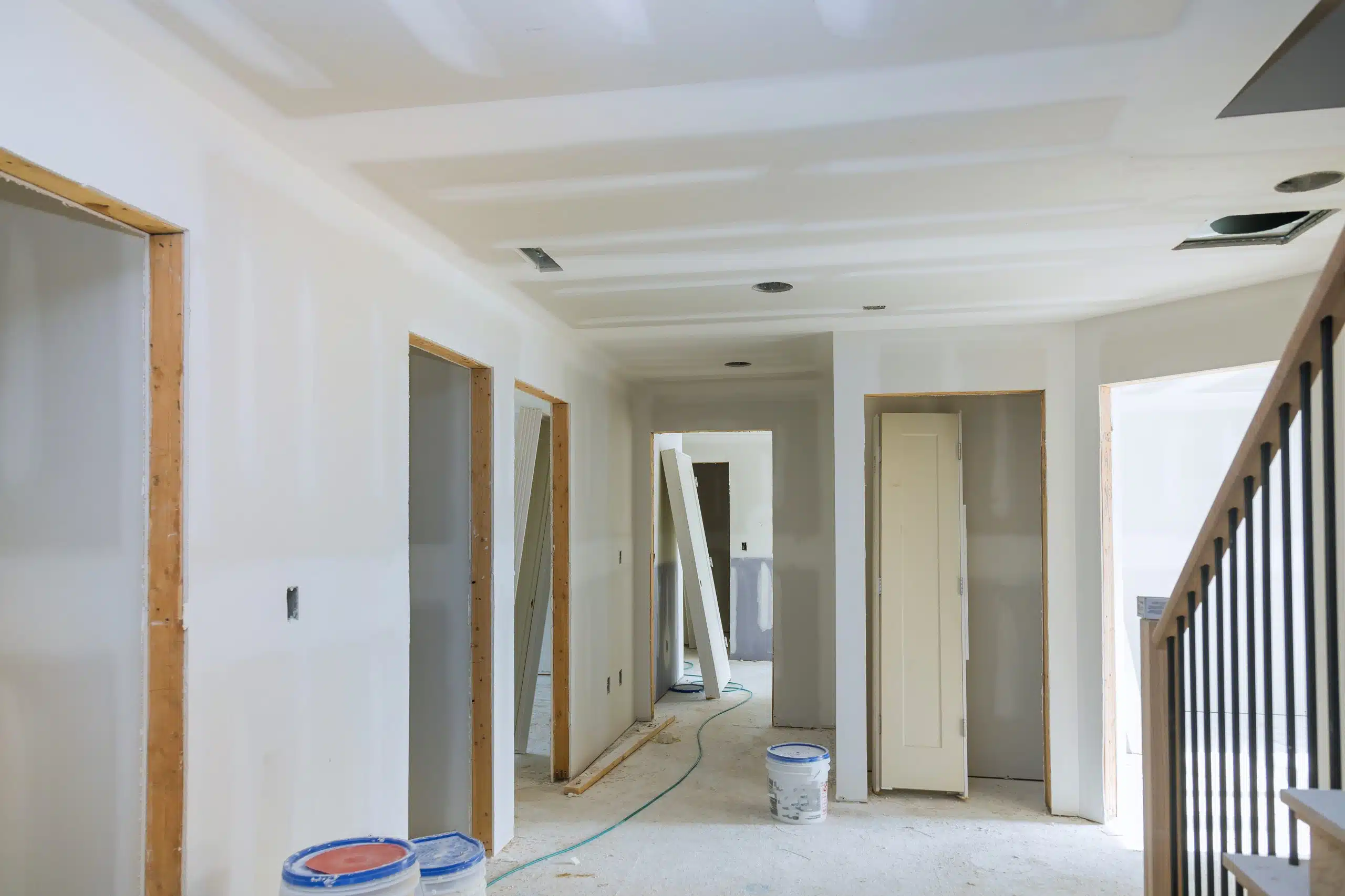 Giai đoạn khảo sát hiện trạng và thiết kế nội thất thường mất khoảng 3–7 ngày tùy công trình.