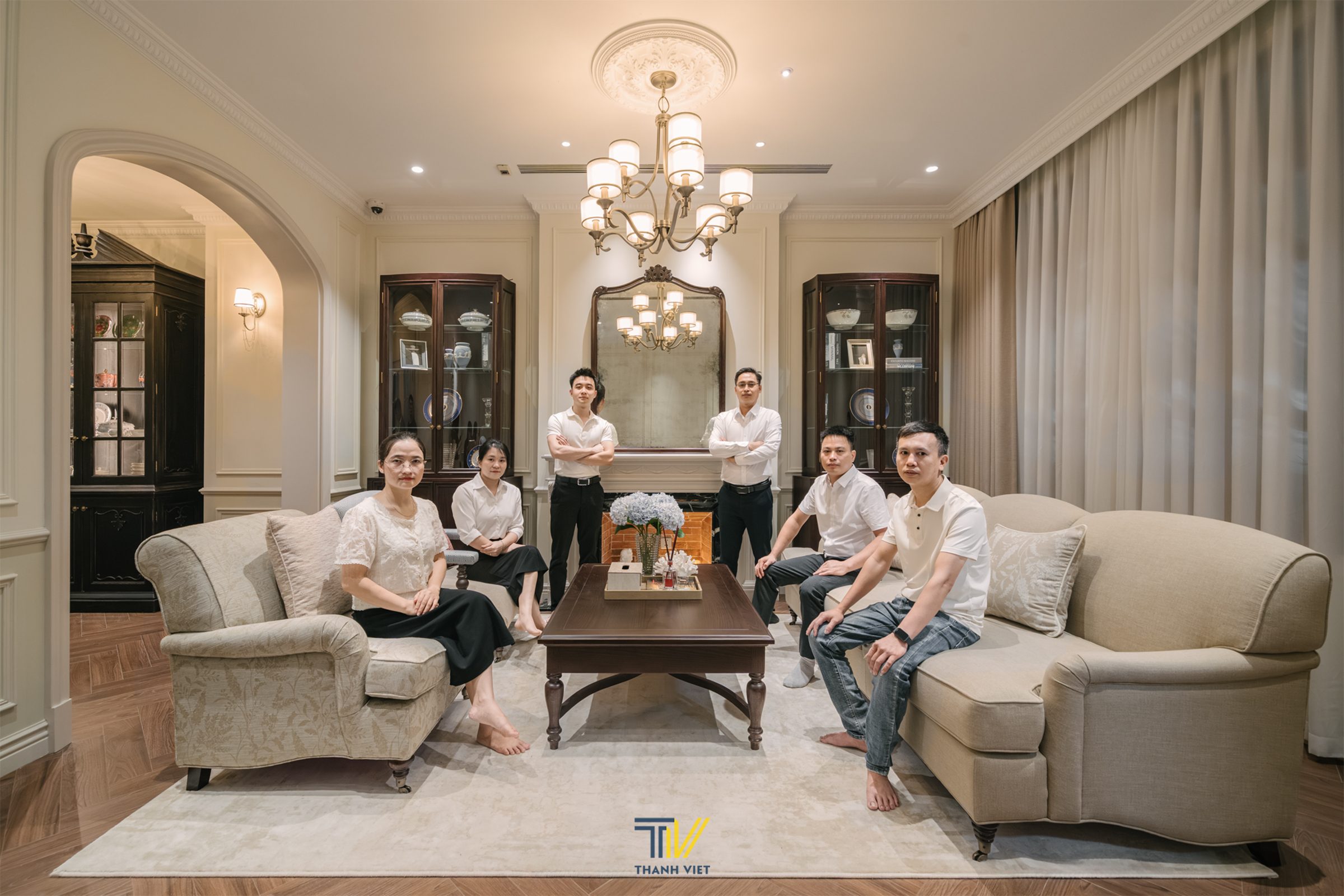 Đội ngũ văn phòng nhà máy nội thất